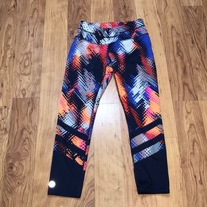 Athleta Bright Geometric Capri size XXS